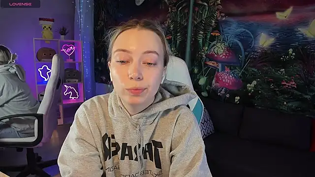 TiffanyBatson online show from February 20, 2025, 7:01 am