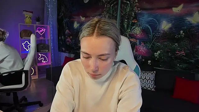 TiffanyBatson online show from March 18, 2025, 4:15 am