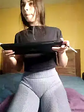 Snapshot of AntoniaHottie chatting on May 21, 2026, 7:59 am AntoniaHottie online show from May 21, 2026, 7:59 am