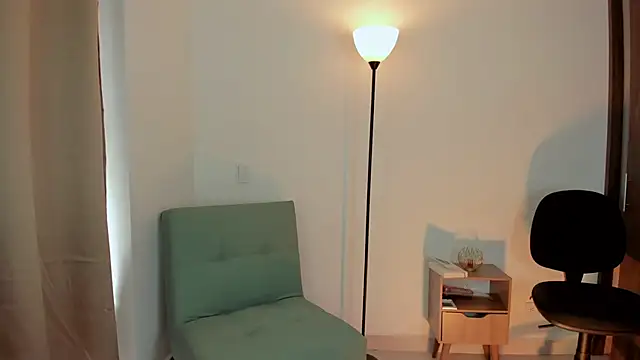 Lilabril online show from February 8, 2025, 4:04 pm