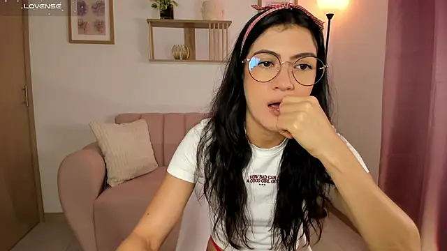 Lilabril online show from June 26, 2026, 2:54 pm