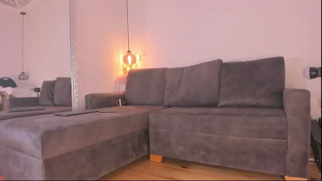 Isabella francoo online show from November 7, 2025, 3:56 pm