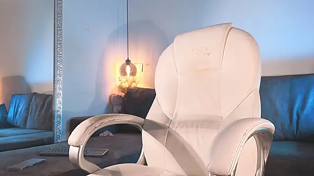 Isabella francoo online show from April 21, 2026, 11:49 am