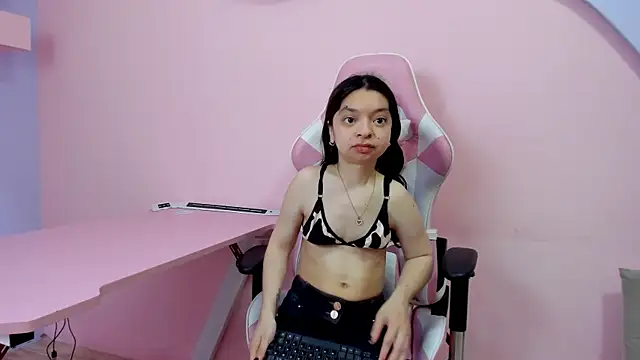 CharlotteMuller online show from December 3, 2025, 7:56 pm