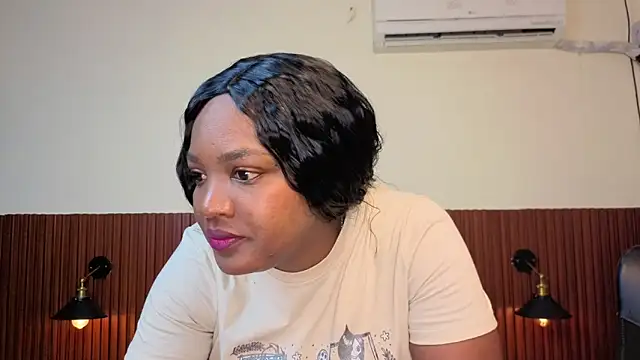 chanel brunette online show from February 16, 2026, 12:34 pm