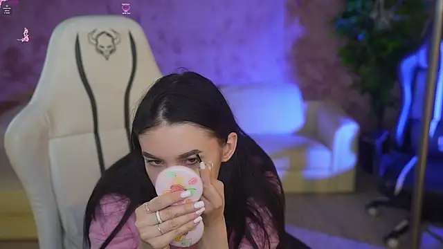 Tina Breeze online show from March 18, 2025, 7:52 am