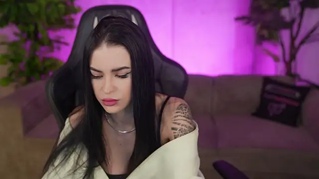 Tina Breeze online show from April 4, 2026, 10:35 am