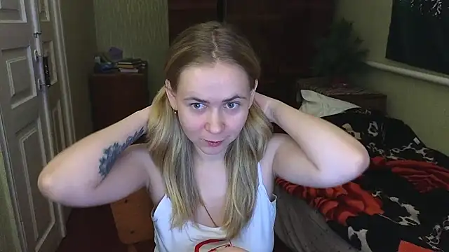 Riley Roo online show from December 18, 2024, 5:31 pm