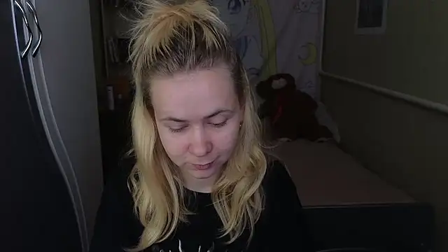Snapshot of Riley_Roo chatting on March 28, 2026, 9:42 am Riley Roo online show from March 28, 2026, 9:42 am