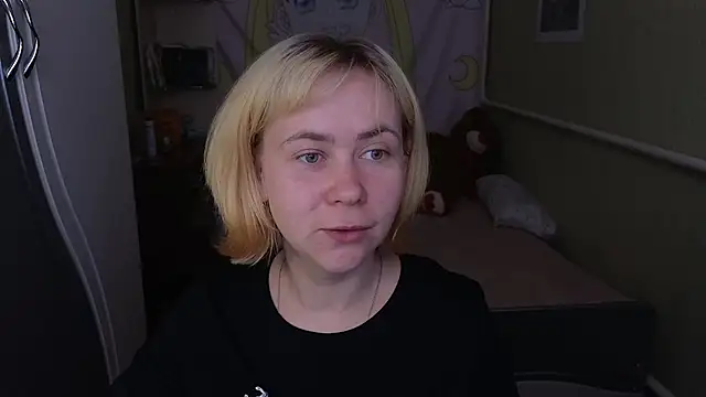 Snapshot of Riley_Roo chatting on April 3, 2026, 8:45 am Riley Roo online show from April 3, 2026, 8:45 am