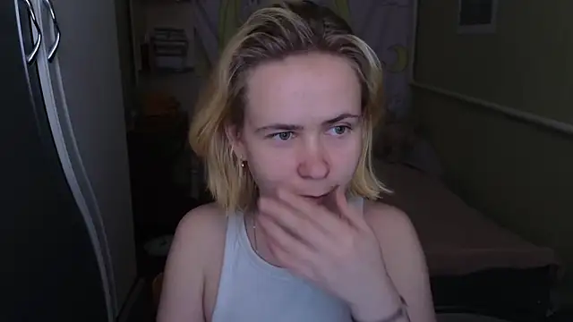 Snapshot of Riley_Roo chatting on April 15, 2026, 7:48 am Riley Roo online show from April 15, 2026, 7:48 am