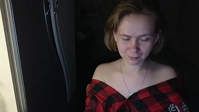 Snapshot of Riley_Roo chatting on May 16, 2026, 7:45 pm Riley Roo online show from May 16, 2026, 7:45 pm