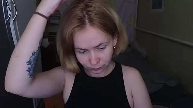 Snapshot of Riley_Roo chatting on May 19, 2026, 9:48 am Riley Roo online show from May 19, 2026, 9:48 am