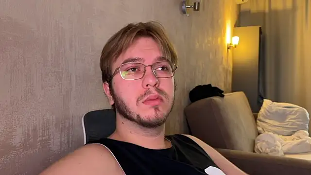 kiopiggy online show from November 5, 2025, 6:57 am