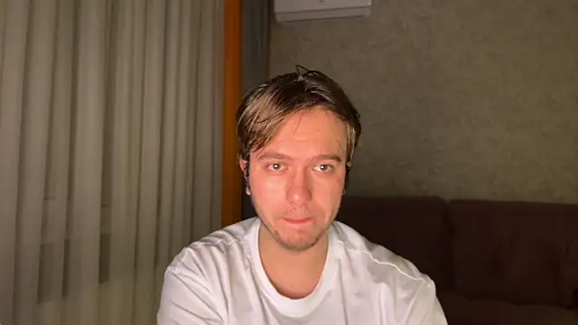 kiopiggy online show from December 1, 2025, 6:57 pm