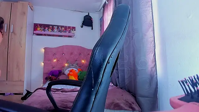 Snapshot of saralolo420 chatting on December 14, 2024, 7:25 pm saralolo420 online show from December 14, 2024, 7:25 pm