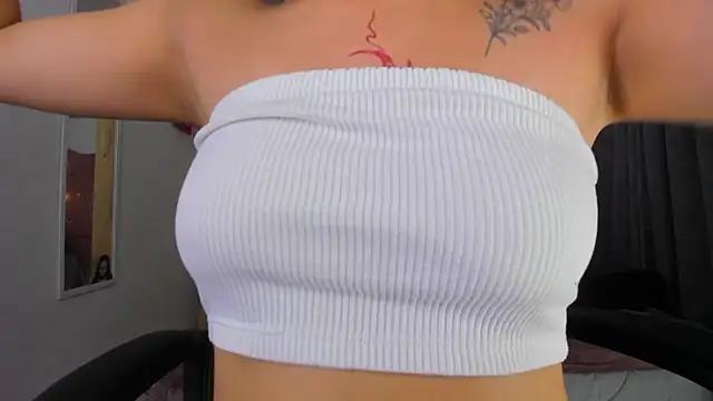 Snapshot of saralolo420 chatting on December 16, 2024, 11:07 pm saralolo420 online show from December 16, 2024, 11:07 pm