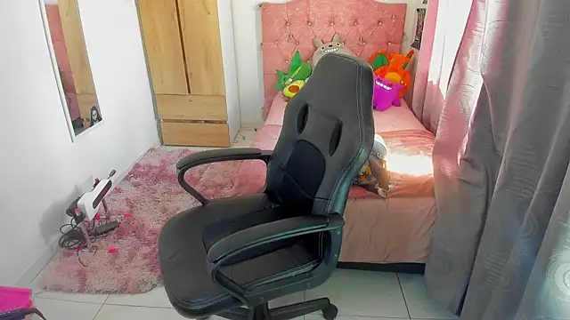 Snapshot of saralolo420 chatting on December 24, 2024, 3:26 pm saralolo420 online show from December 24, 2024, 3:26 pm