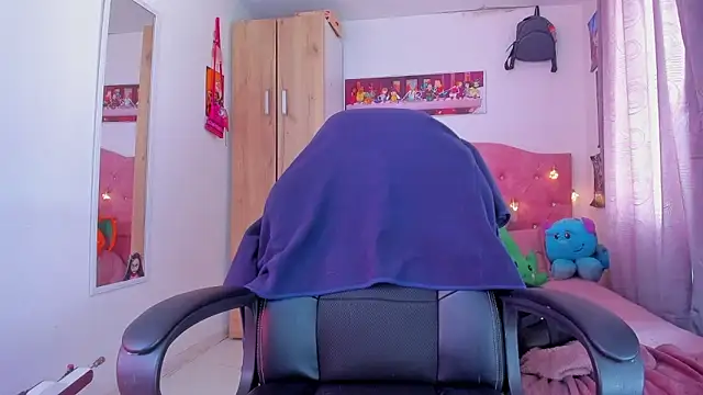 Snapshot of saralolo420 chatting on December 27, 2024, 7:03 pm saralolo420 online show from December 27, 2024, 7:03 pm