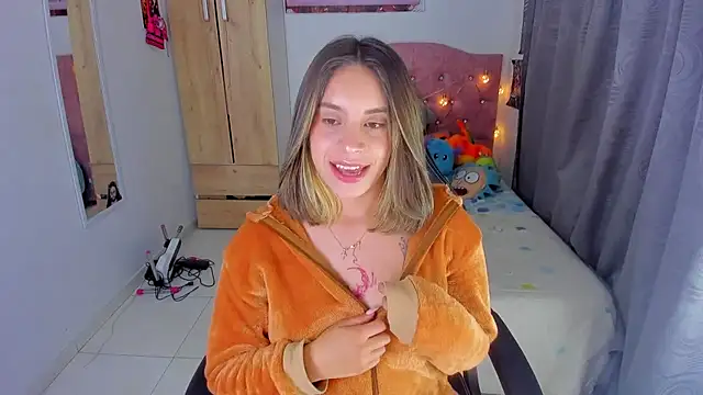 Snapshot of saralolo420 chatting on January 9, 2025, 1:18 am saralolo420 online show from January 9, 2025, 1:18 am