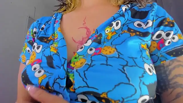 Snapshot of saralolo420 chatting on January 13, 2025, 1:02 am saralolo420 online show from January 13, 2025, 1:02 am