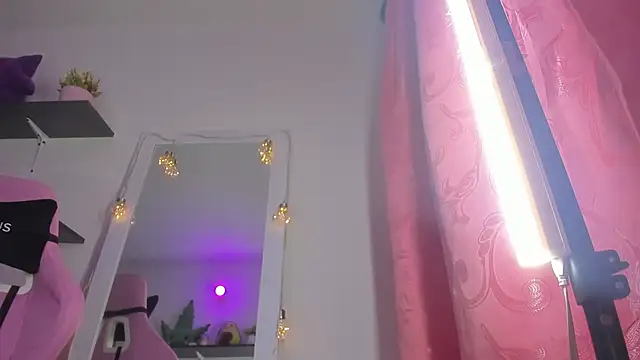 Snapshot of saralolo420 chatting on February 4, 2025, 1:02 am saralolo420 online show from February 4, 2025, 1:02 am