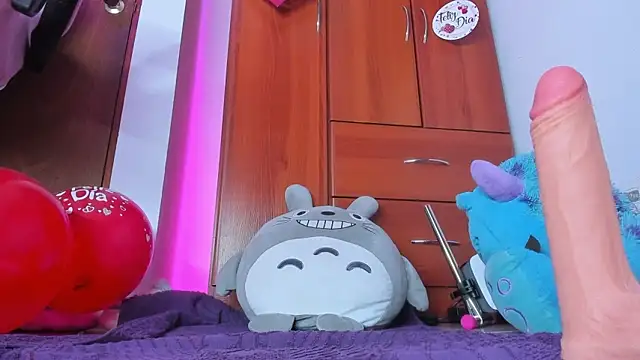 Snapshot of saralolo420 chatting on February 14, 2025, 4:04 am saralolo420 online show from February 14, 2025, 4:04 am