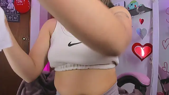 Snapshot of saralolo420 chatting on February 19, 2025, 1:51 am saralolo420 online show from February 19, 2025, 1:51 am