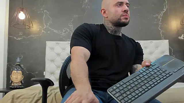 BruceDallas online show from February 1, 2025, 2:37 am