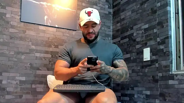 BruceDallas online show from February 6, 2026, 11:52 pm