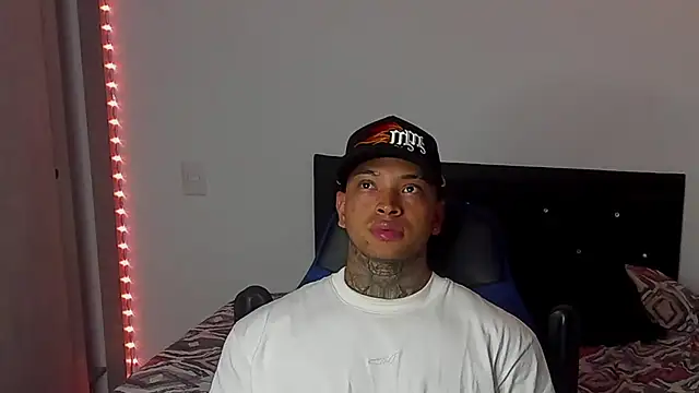 Stiven collins online show from February 14, 2025, 5:51 am