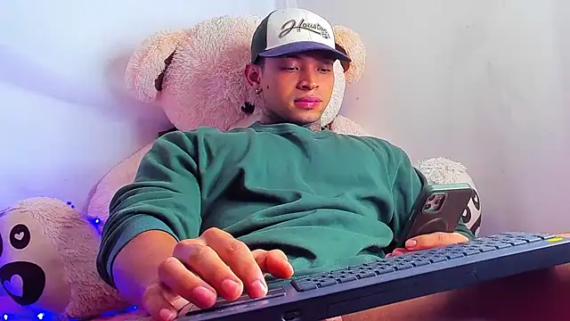 Snapshot of Stiven_collins chatting on January 9, 2026, 8:39 am Stiven collins online show from January 9, 2026, 8:39 am