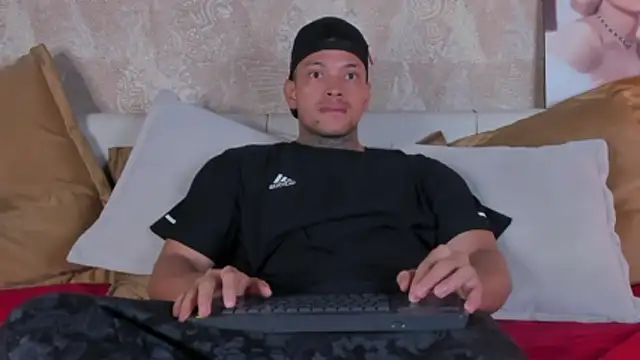 Snapshot of Stiven_collins chatting on February 15, 2026, 2:36 pm Stiven collins online show from February 15, 2026, 2:36 pm