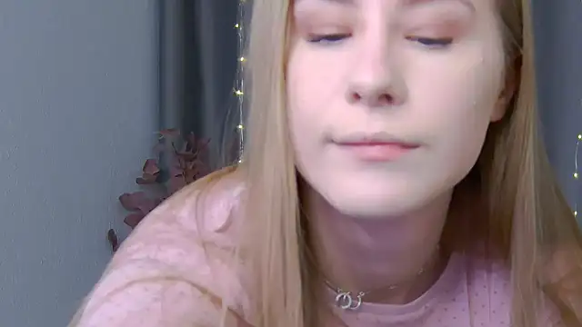 VioletiSwone online show from February 26, 2025, 12:03 pm