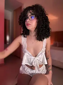 Lianh Benett online show from February 28, 2025, 5:15 am