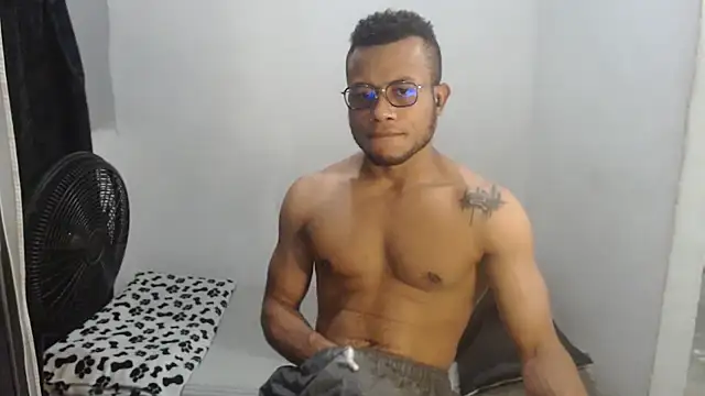 Snapshot of grandominantex1 chatting on December 13, 2025, 11:43 pm grandominantex1 online show from December 13, 2025, 11:43 pm