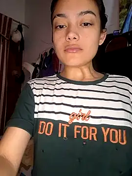 littlemelii online show from December 29, 2024, 8:04 pm