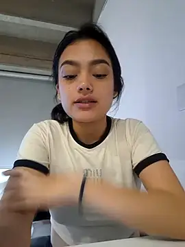 littlemelii online show from February 25, 2025, 10:07 pm