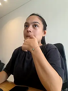 littlemelii online show from March 17, 2025, 3:50 pm