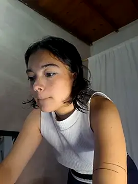 littlemelii online show from September 12, 2025, 5:18 am