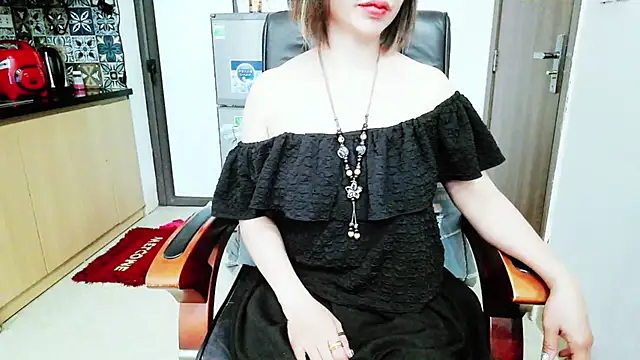 Miu-Le online show from November 23, 2025, 6:57 am