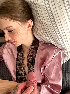 lovelly molly online show from September 12, 2025, 7:41 am