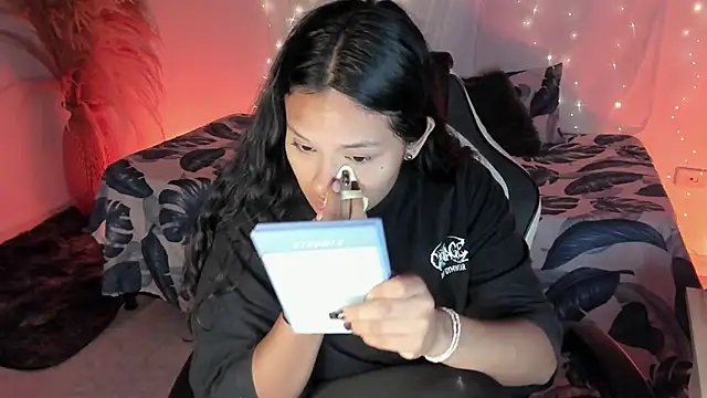 Riana Kean online show from March 26, 2026, 2:06 am