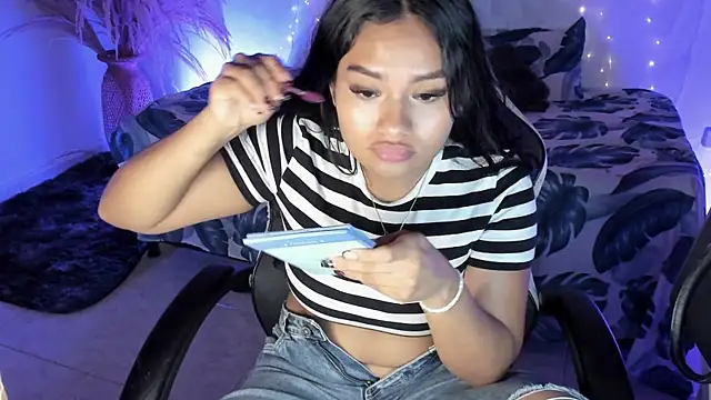 Riana Kean online show from April 19, 2026, 2:33 am