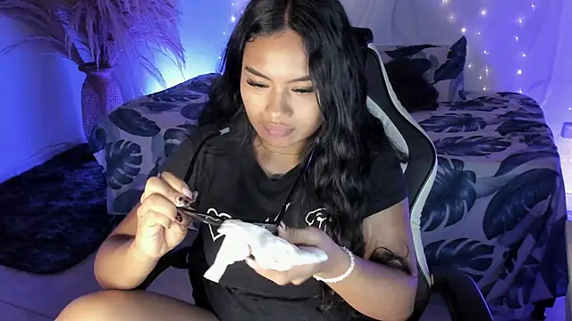 Riana Kean online show from April 20, 2026, 2:58 am