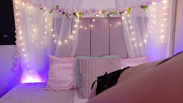 Julie Bennet online show from March 24, 2026, 4:39 am