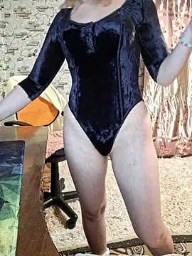  Kitti  online show from December 22, 2024, 6:04 pm