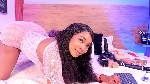 Aliisson Cruz online show from November 4, 2025, 12:37 pm