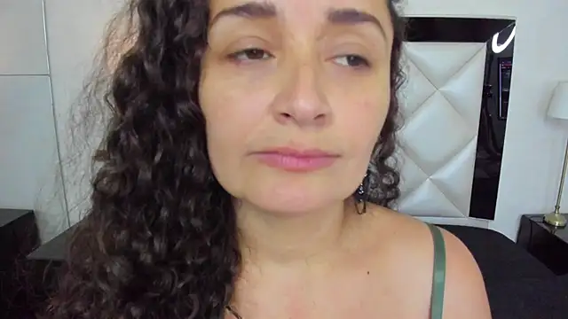  luna  sweet  online show from March 15, 2025, 7:09 am