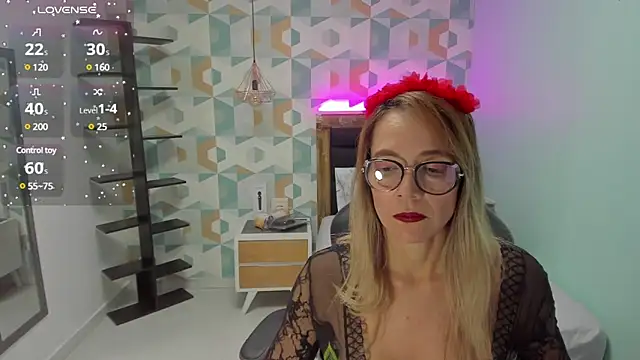 CATIAJONES online show from January 18, 2025, 6:53 pm